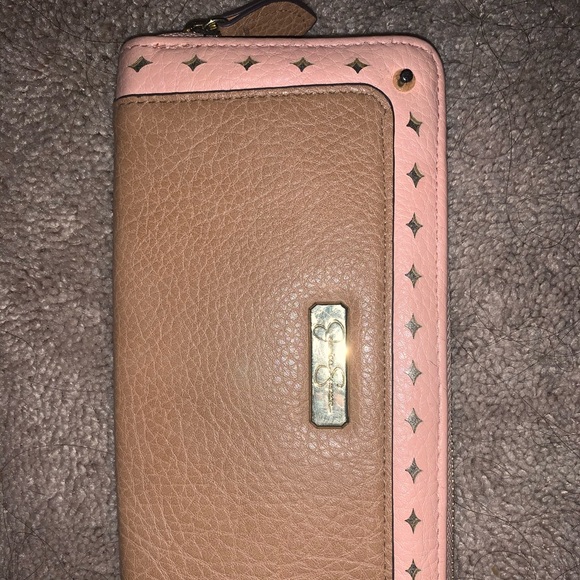 Jessica Simpson’s Wallet - Picture 1 of 2